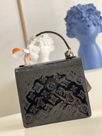 louis-vuitton-noir-monogram-vernis-leather-spring-street-nm-bag Handle