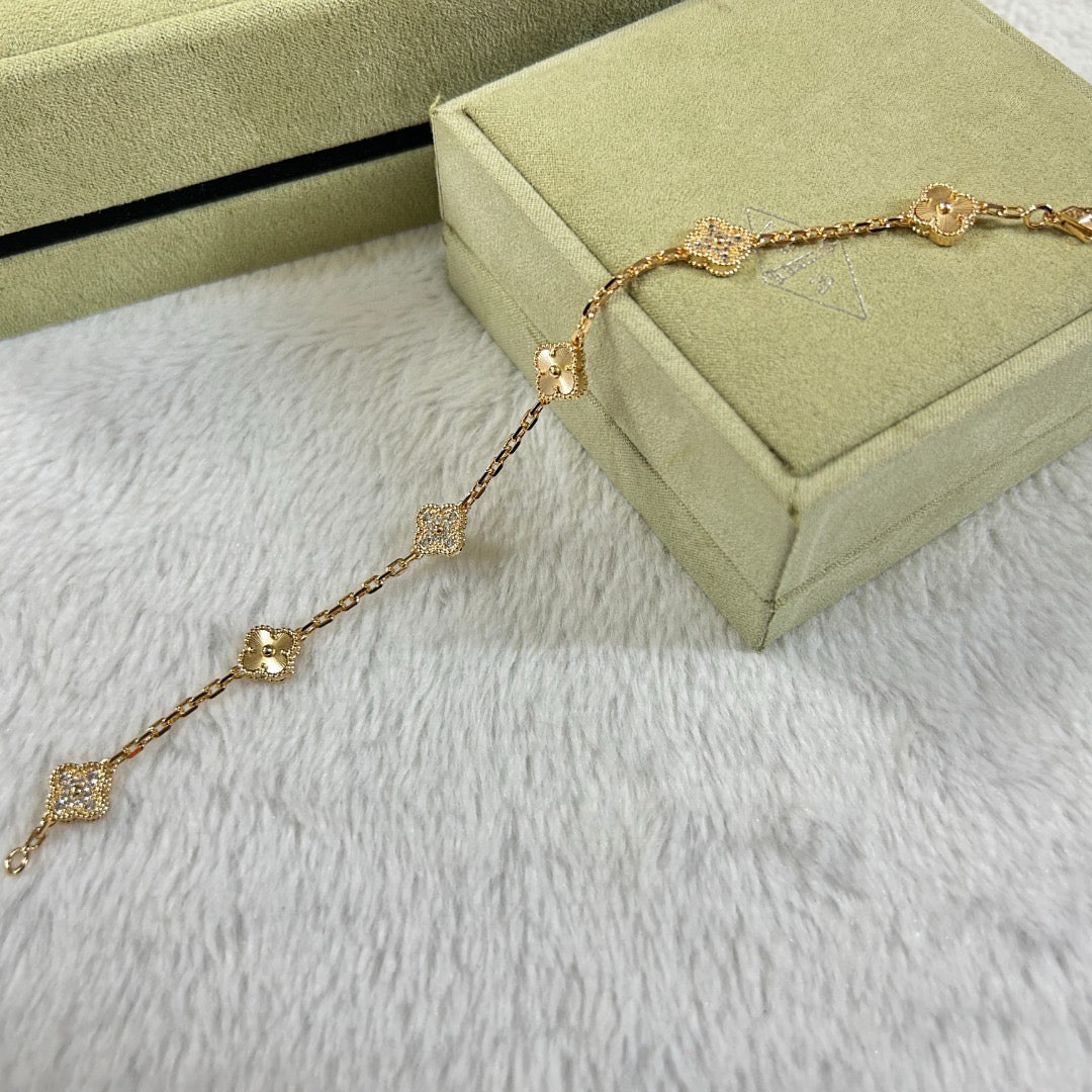 VCA CLOVER 6 MOTIF DIAMOND LASER BRACELET