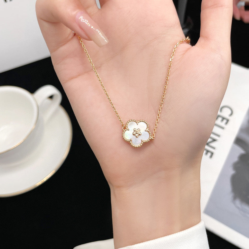 VCA LUCKY WHITE MOP PLUM BLOSSOM NECKLACE