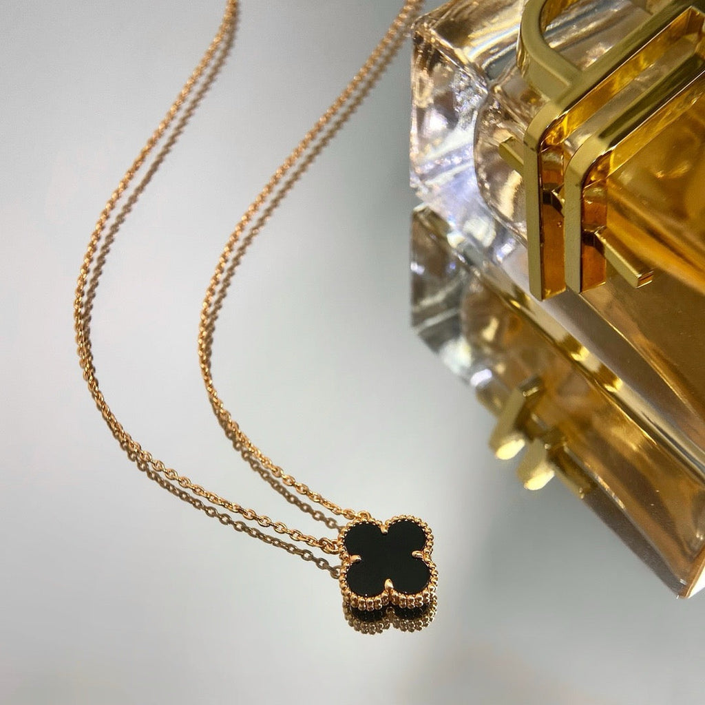VCA CLOVER 15MM BLACK ONYX SINGLE FLOWER NECKLACE