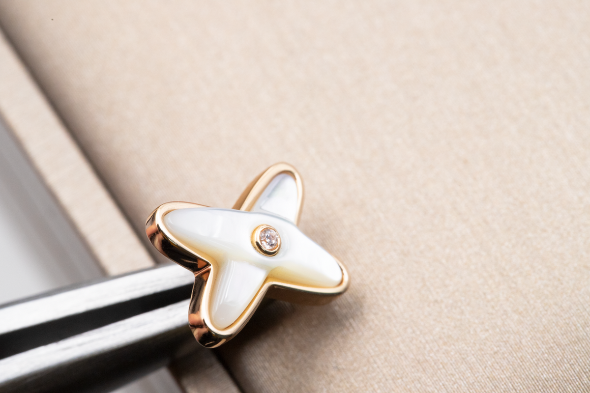 CHAUMET JEUX DE WHITE MOP ROSE GOLD DIAMOND EARRINGS