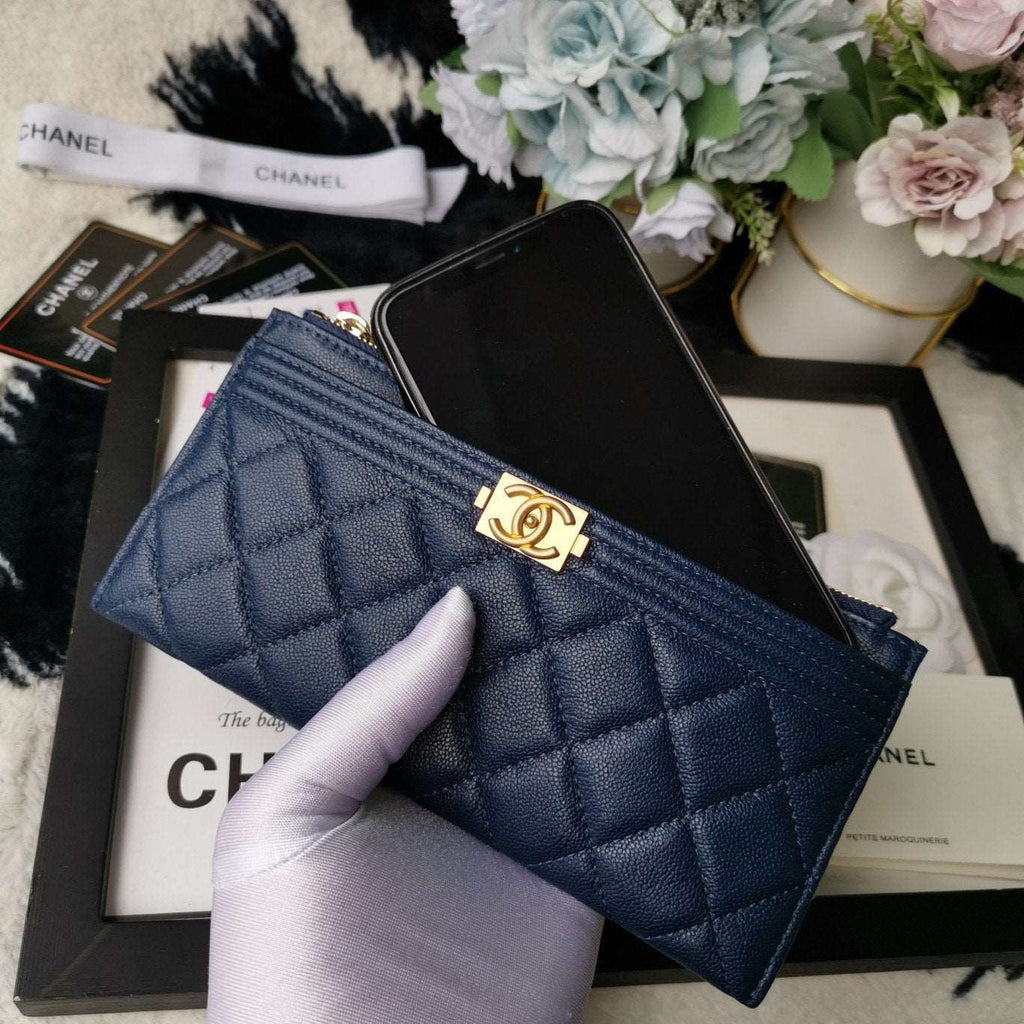 copy-chanel-caviar-quilted-classic-zip-boy-pouch Handle
