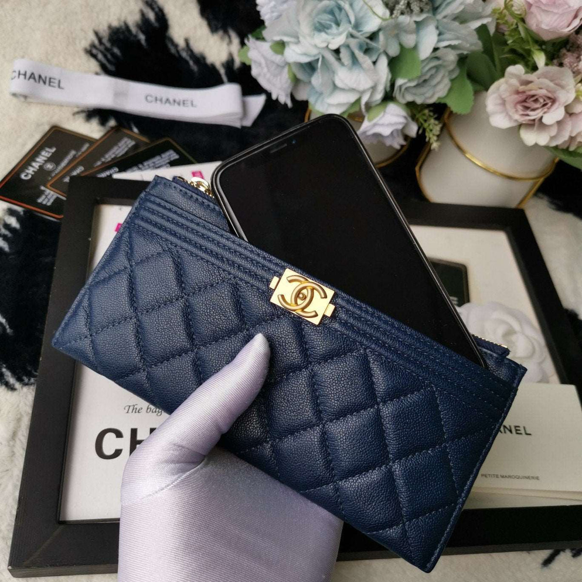 copy-chanel-caviar-quilted-classic-zip-boy-pouch Handle