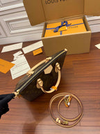 louis-vuitton-boetie-handbag Handle