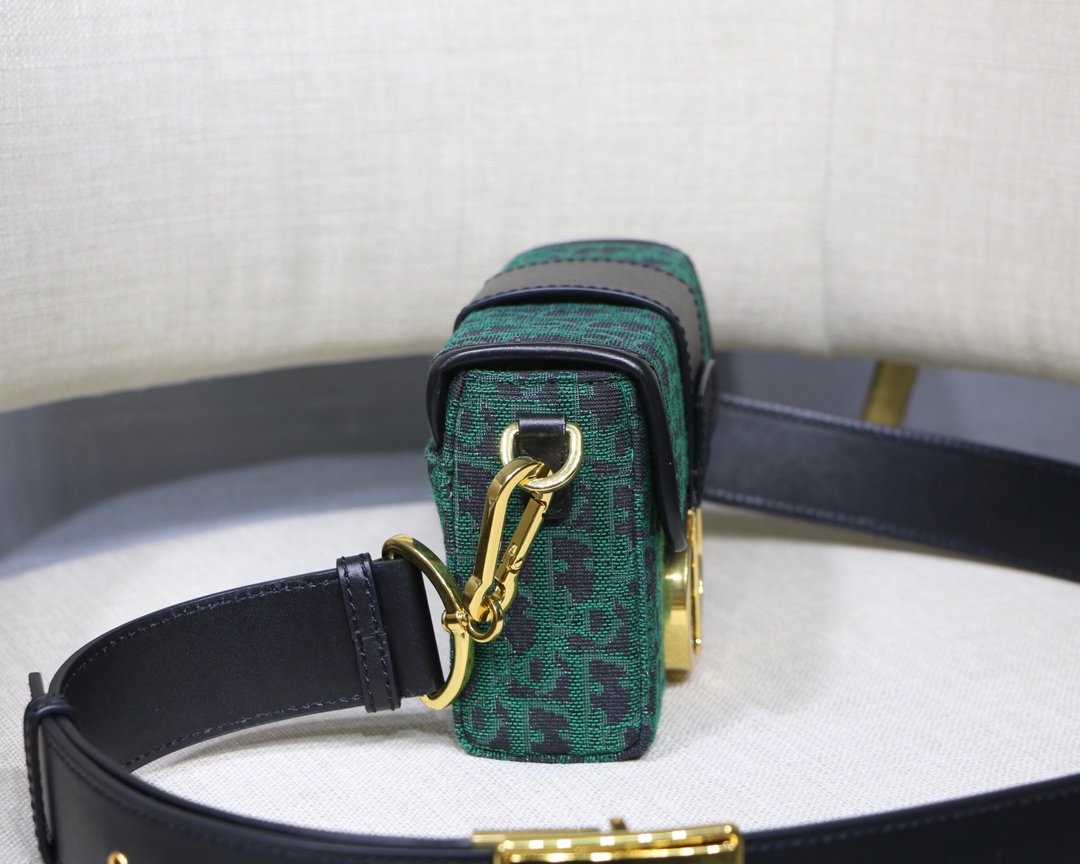 dior-30-montaigne-mini-box-17-5cm-002 Crossbody