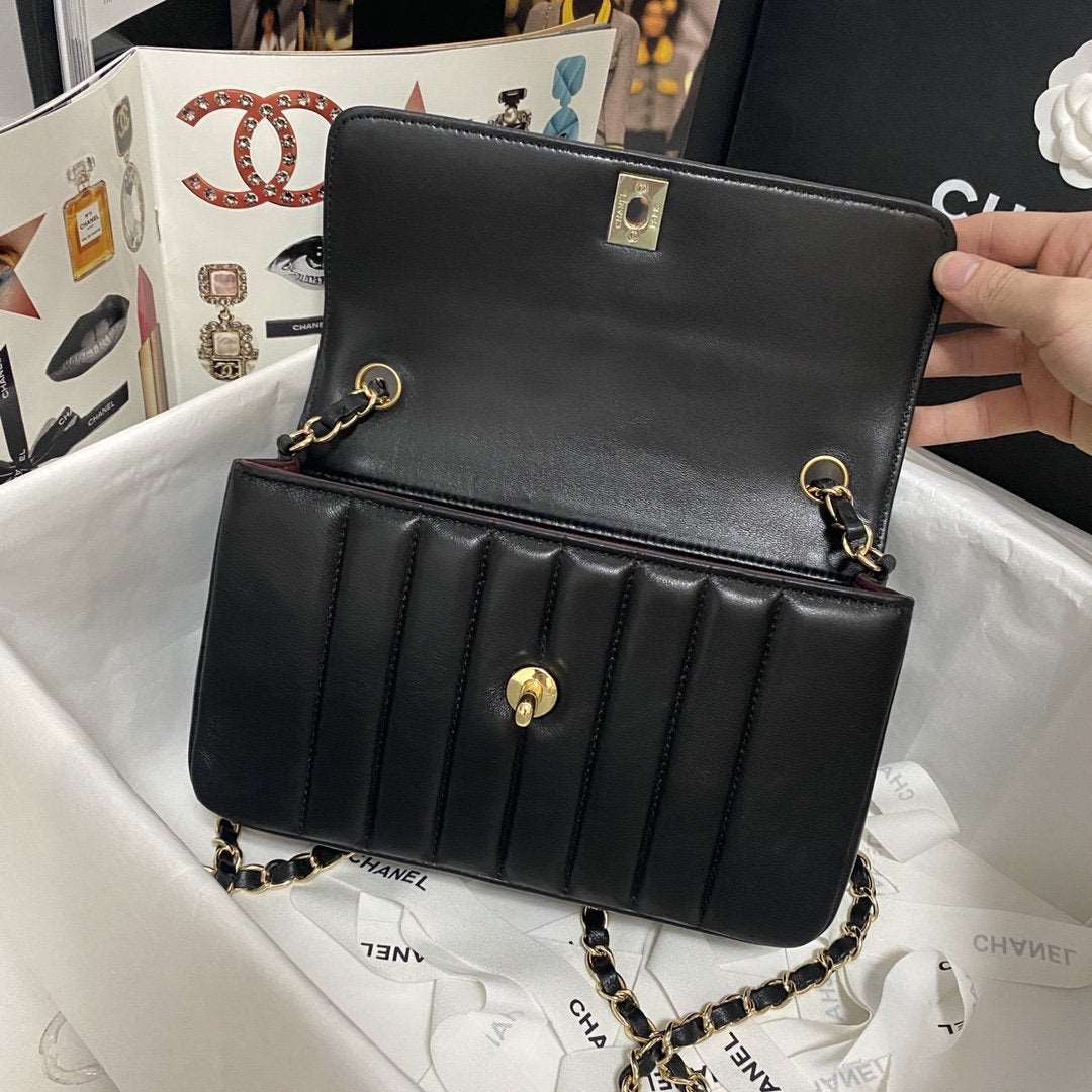 chanel-flap-bag-1 Crossbody