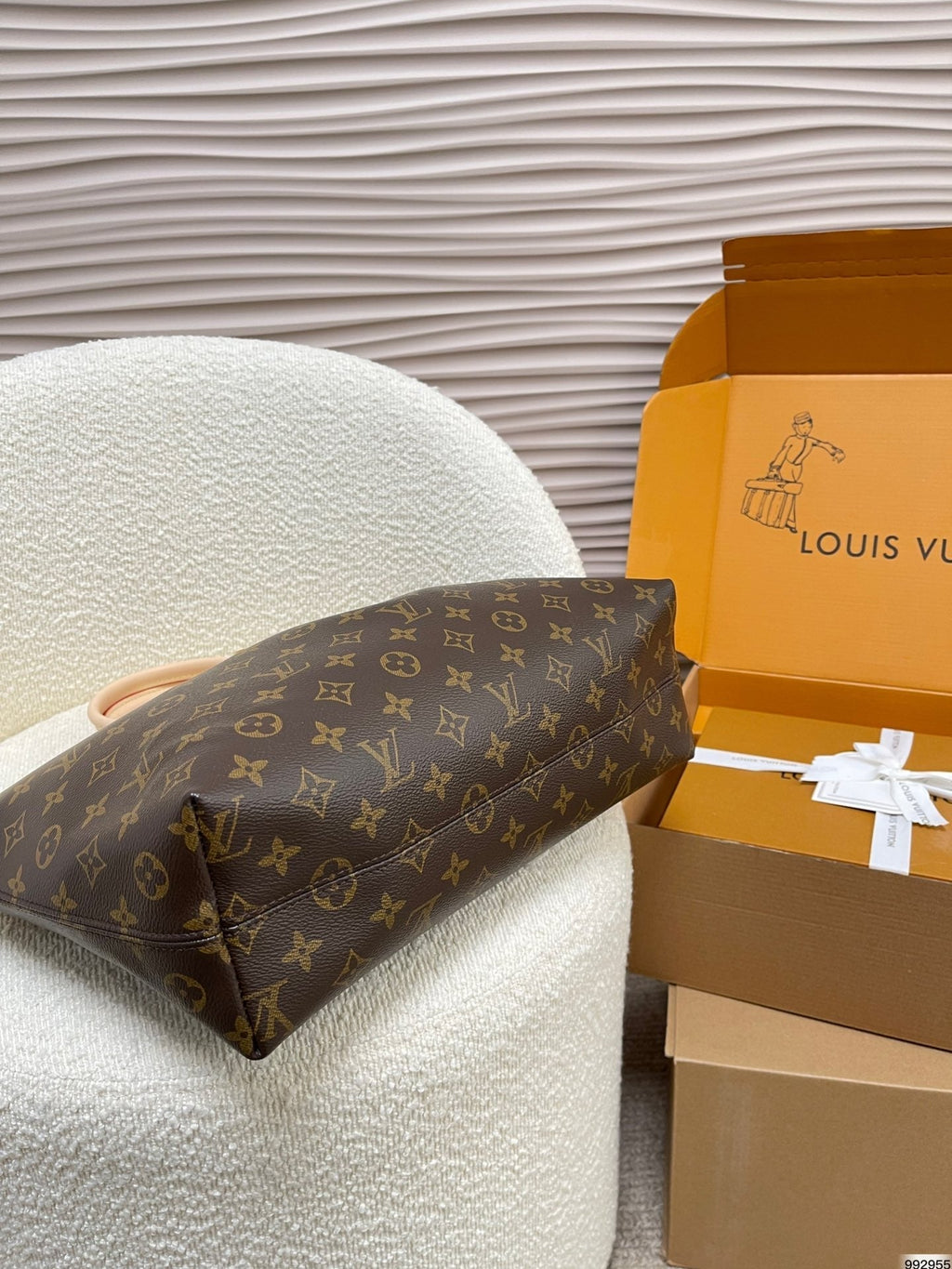 louis-vuitton-21st-century-monogram-boetie-pm-satchel-32-x-13-x-29-cm Handle