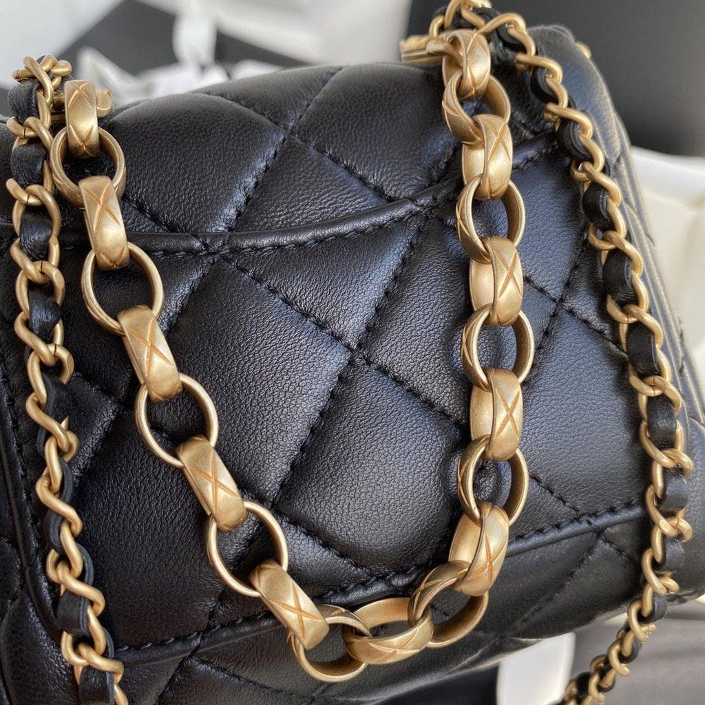 small-kiss-lock-bag Crossbody