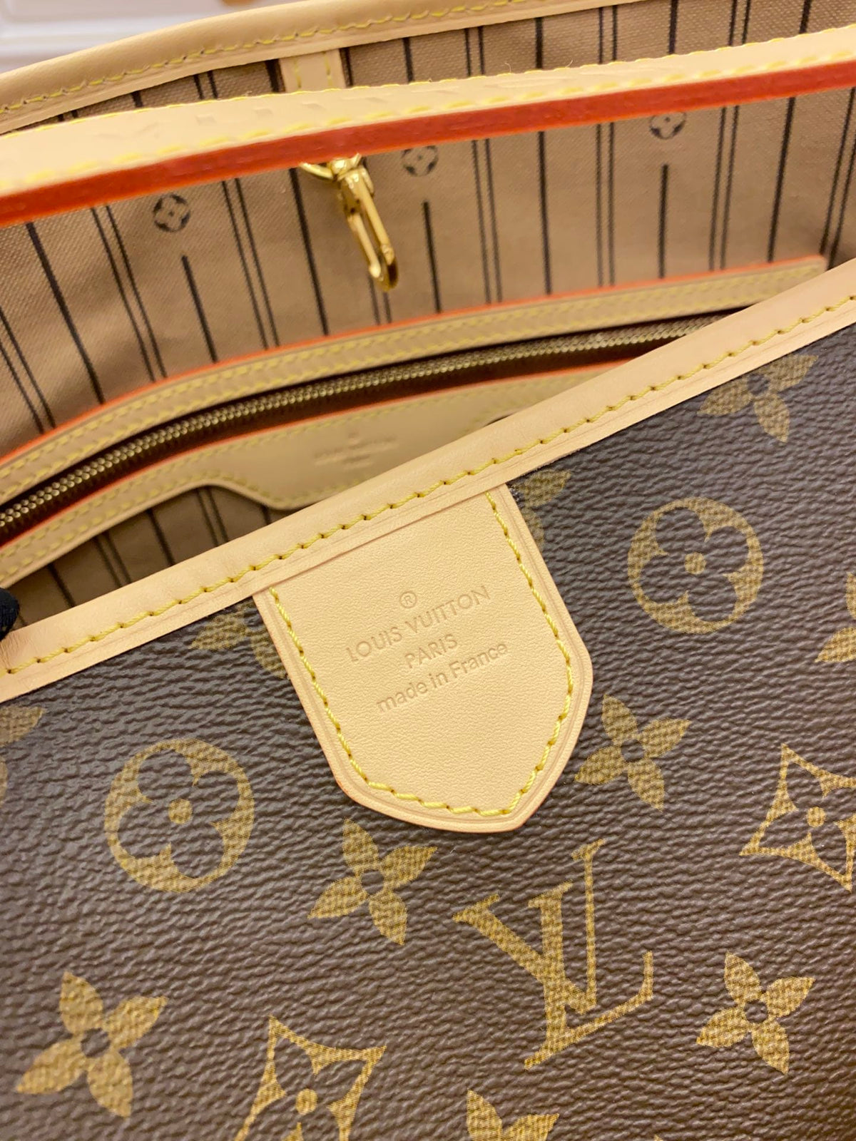 louis-vuitton-graceful-leather-bag Tote
