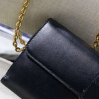30-montaigne-pouch-9 Handle
