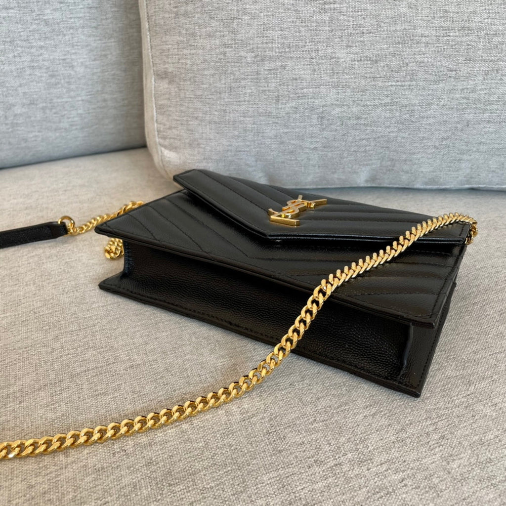 ysl-cassandre-envelope-chain-wallet-black-grain-leather-golden-hardware-19-cm Crossbody