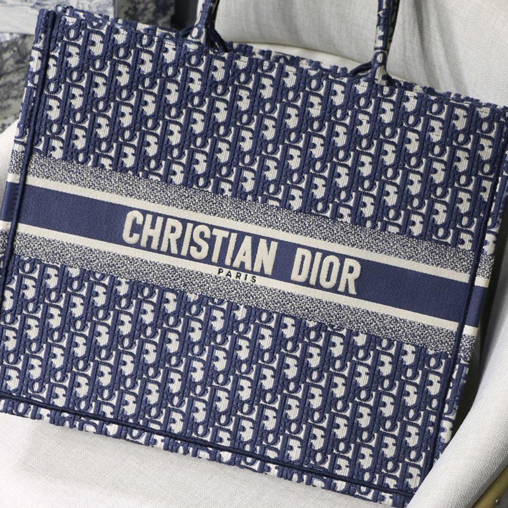 dior-book-tote-10 Tote