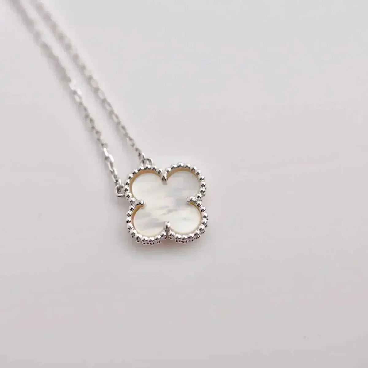 VCA CLOVER 15MM WHITE MOTHER-OF-PEARL SILVER