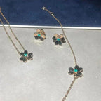 VCA FRIVOLE FLOWER MALACHITE EARRINGS